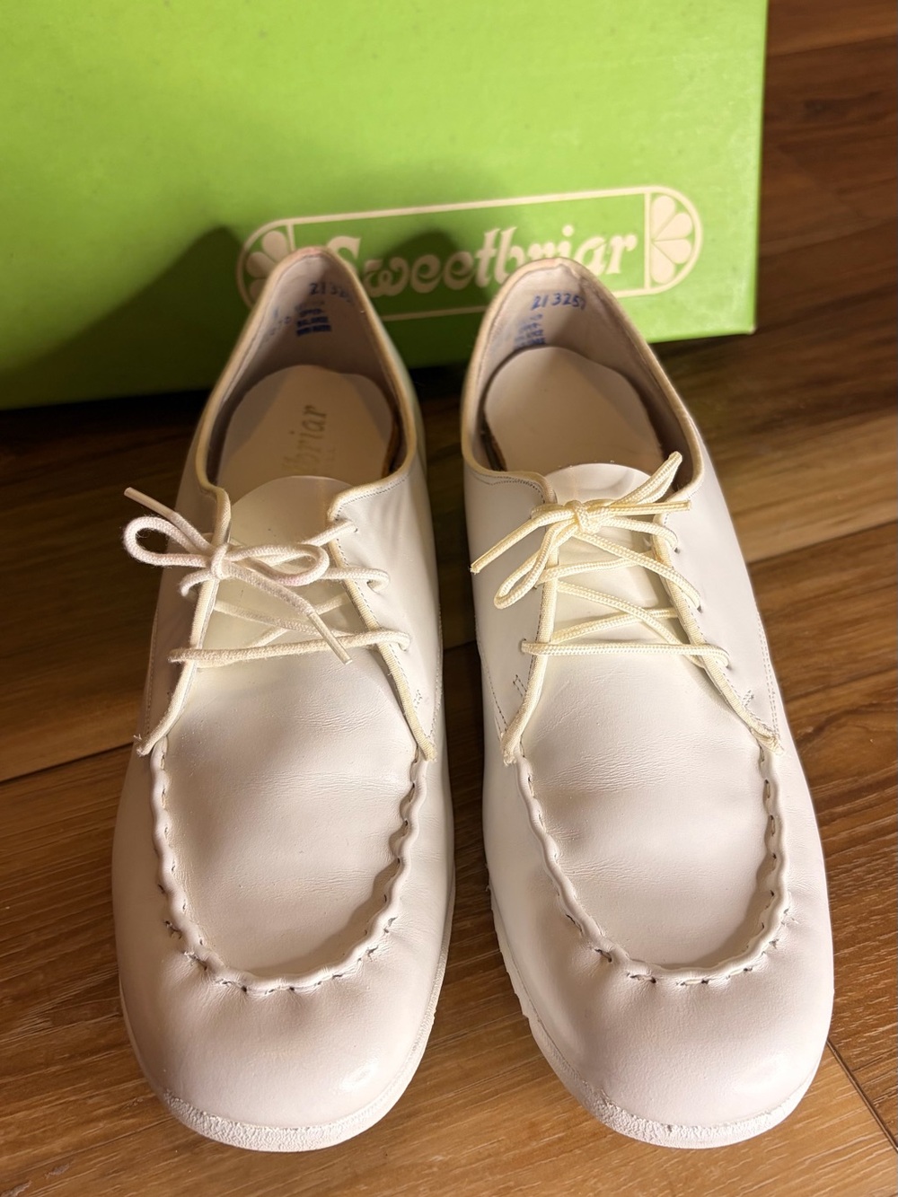 Vintage 1980s Sweetbriar White Leather Moc Toe Oxford Shoes Made in USA Biltrite